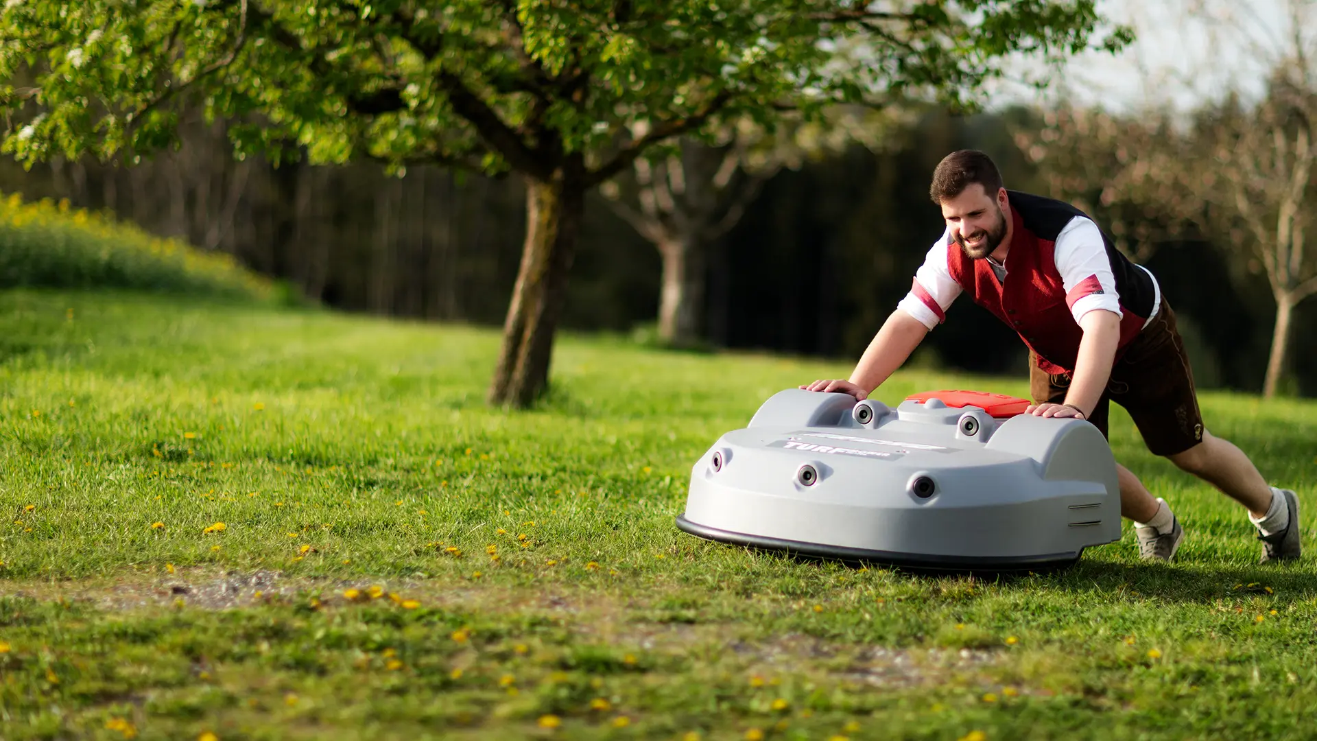 Pfarrkirchen Mähroboter — Autonome Großflächenpflege und meistergeführte Forst- & Gartentechnik Schnell