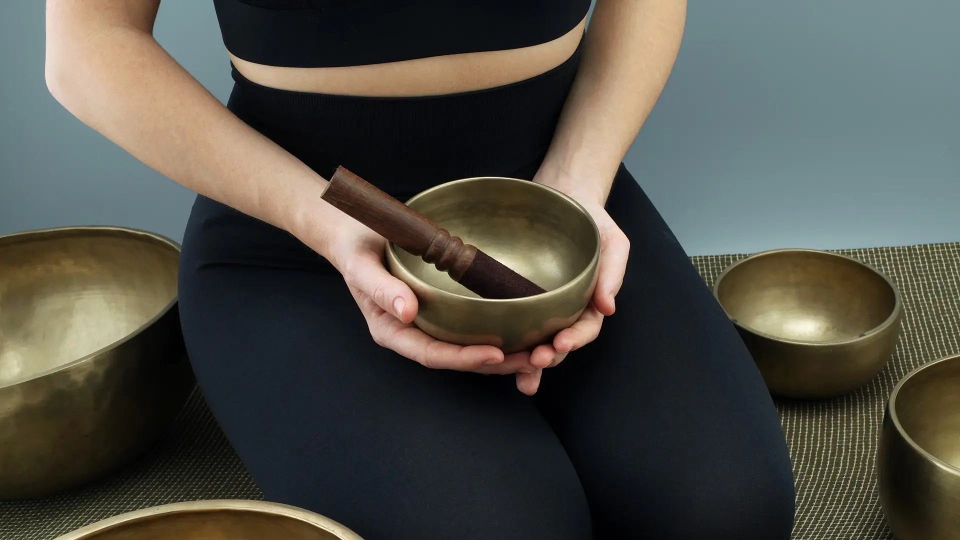 Tiefenentspannung mittels Klangschalenmassage und Waldmeditation im Rottal