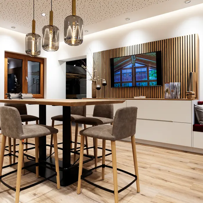 Maßgefertigte Premium Holzfenster aus Eiche und Lärche – Schreinerei Renaltner