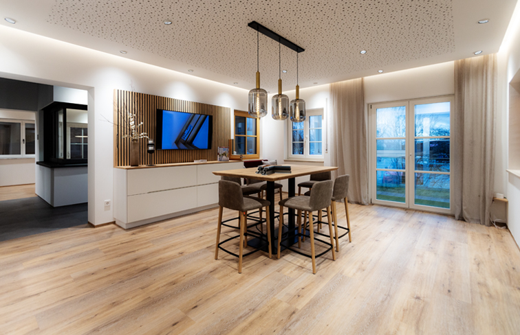 Ausblick, Holzfenster, Holz-Alufenster, Holz-Alu-Fenster, Holz-Aluminiumfenster, Kunststofffenster, Naturbeschichtung, Vorteil, widerstandsfähig, Wetterschutz, Farbpalette, Kunststoff-Aluminiumfenster, Kunststoff-Alufenster, Kunststoff-Alu-Fenster, Alu-Fenster, Alufenster, Aluminiumfenster, Fachberatung, Nötig, Grenzenlos, Vielfalt, Varianten, Garantie, Geschmack, Altbau, Neubau, Renovierung, Wahl, Dachflächenfenster, kostengünstig, Werterhalt, Eigenheim, Wohnqualität, Haus, Funktionalität, Einbruchschutz, Sicherheit, Energieeffizienz, Farben, Pflegeleicht, UV-beständig, Sonnenlicht, UV-Quelle, Schaden, Einstrahlung, Funktionstextil, ausbleicht, rissig, spröde, Farbbeständig, langlebig, Farbintensität, foliert, schützend, Aluminiumvorsatzschale, pulverbeschichtet, Holzfenster, optimal, Schallschutz, Wärmedämmung, Einbruchhemmung, Natur, natürlich, Wohngefühl, attraktiv, Holzfenster, Fichte, Lärche, Eiche, Material, Holz, Maserung, hochwertig, Alternative, Verwitterung, Schutz, Optisch