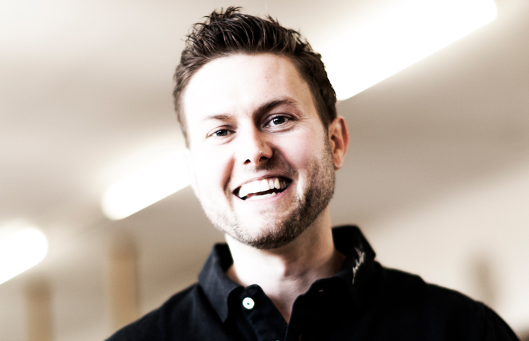 Fehlbedienungssperre, dreidimensional, verstellbar, Ecklager, höchster, Bedienkomfort, gewährleistet, Serienmäßig, Flügelbremse, verhindern, Aufschlagen, Durchzug, formschön, Fenstergriff, Stil, Modell, Einbruchshemmung, Standardfenster, serienmäßig, Grundsicherheit, ausgestattet, erhöht, Versicherung, unterschiedlich, Widerstandsklasse, RC 1, RC 2, Speziell, Pilzkopfzapfenverriegelung, erschweren, Aushebeln, Fensterflügel, einbruchhemmend, Glas, absperrbar, umfassend, vorgebeugt, Fensterüberwachung, Überwachungskontakt, Alarmanlage, ermöglichen, intern, Steuerung, PC, geregelt, Koordination, Heizung, Fensterlüftung, Barrierefrei, Terrassentür, Balkontür, rollstuhlgerecht, modifizieren, tief, gelegen, erreichbar, Türgriff, fachgerecht, Einbau, Kunde, einwandfrei, funktionieren, Lösung, Schonend, Demontage, Altfenster, inklusive, notwendig, Beiputzarbeit, Nebenarbeit, Kernkompetenz, produzieren, Sonderfenster, denkmalgeschützt, Wetterschenkel, Produktionshalle, Leidenschaft, Technologie