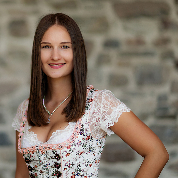 NPO, nicht gewinnorientierte Organisation, For-Profit-Organisation, gewinnorientierte Organisation, wirtschaftlich, Gewinnziel, Dienen, kulturell, Mitglied, gemeinnützig, eigennützig, Satzung, Unternehmensidentität, zeitnah, preisgünstig, Onlineshop, online, Wachstumsmarkt, Store, Online-Marketing, skalierbar, E-Commerce-Lösung, E-Commerce-Store, Artikel, Back-End-Anbindung, Grundstein, einprägsam, einzigartig, Web, TV-App, Entwickler, Programmiersprache, Technologie, iOS, Android, Web-Applikation, Fähigkeit, Know-how, wissen wie, gewusst wie, Knowhow, Anglizismus, Problemlösung, know-what, Fakten, know-why, Wissenschaft, know-who, Vision, Leben, erwecken, Realität, UI-Design, UX-Design, Lösung, Kopf, sichtbar, Produktverpackung, attraktiv, IT-Beratung, begleiten, Umwege, Zukunft, Herausforderung, zielorientiert, passend, Entwicklung, kosteneffizient, Verzahnung, Kompetenzbereich, IT-Service, lückenlos, bedarfsgerecht, crossmedial, Crossmedia, medial, Journalismus, Kommunikationsmittel, Medienformat